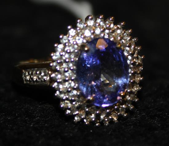 9ct gold tanzanite and diamond ring